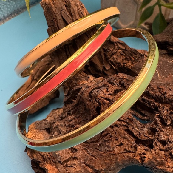 Jewelry - Enamel bangles, set of 3, EUC. Rose, cream & green on gold tone metal.
